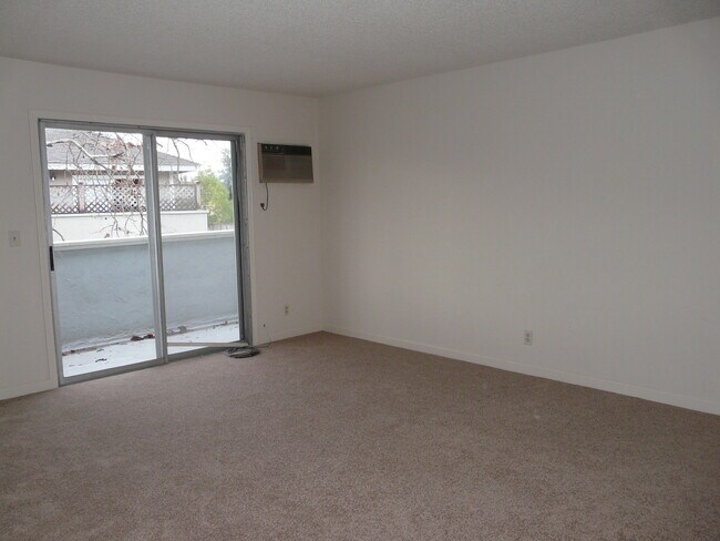 Building Photo - Upstairs 2 Bedroom, 2 Bath in 4-plex near Willow Glen Border!