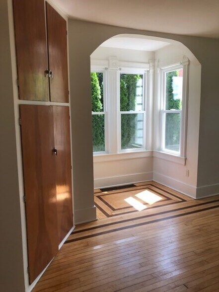 Building Photo - 225 S 5th St