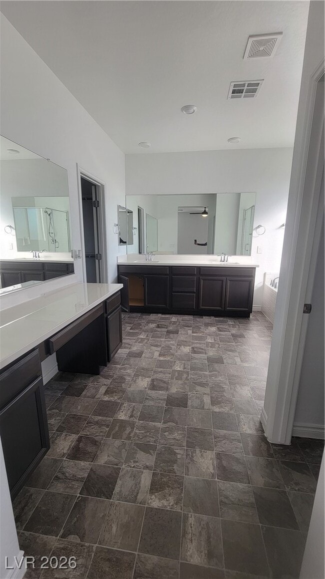 Building Photo - 1121 Cliff Castle Ave