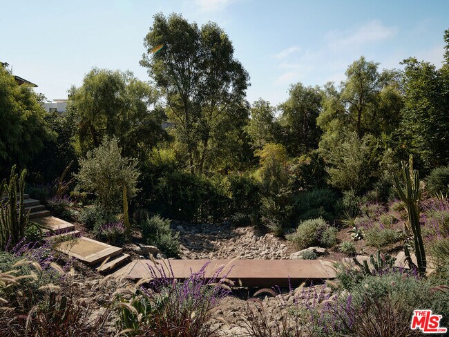 Building Photo - 5637 Busch Dr