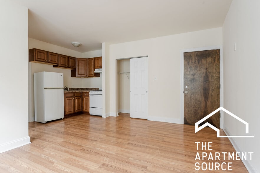 Building Photo - 2606 N Kimball Ave