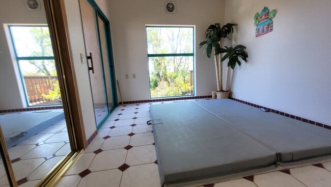 Building Photo - Beautiful, secluded, and peaceful single f...