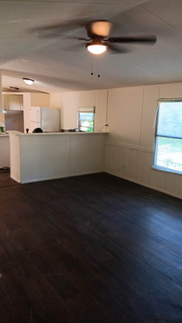 Building Photo - Renovated 2-Bed, 1-Bath Mobile Home