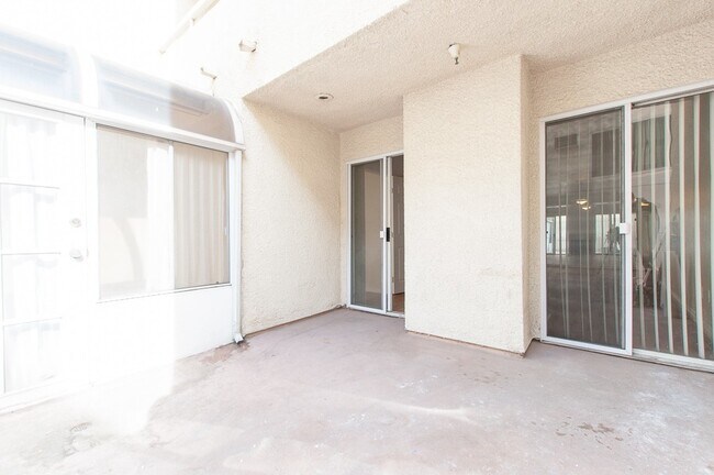 Building Photo - 10960 Ashton Ave