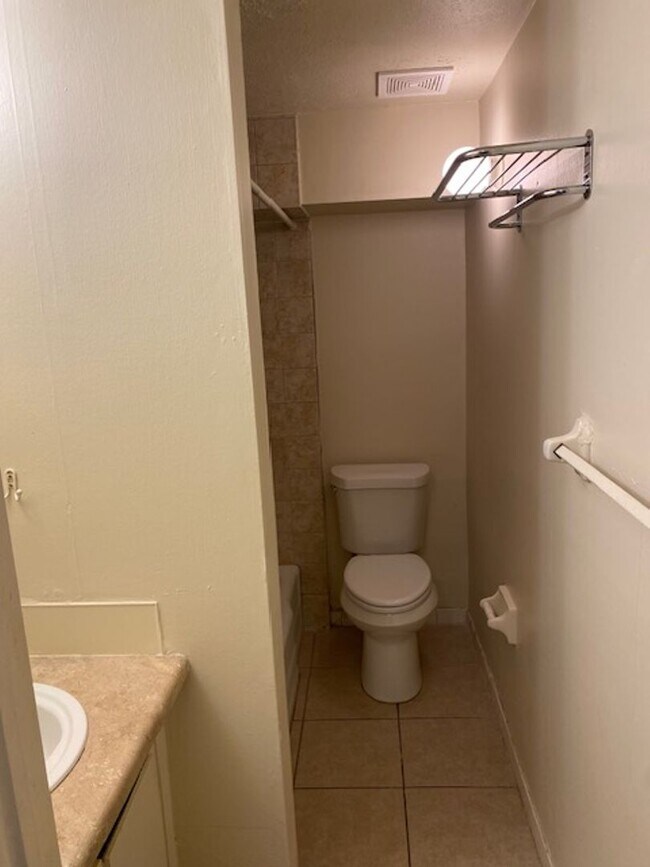 Building Photo - 4537 Saunders Dr