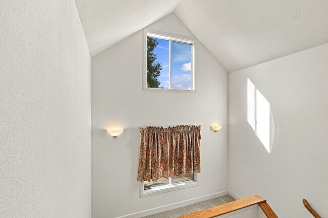 Building Photo - 25 Biscayne Ct