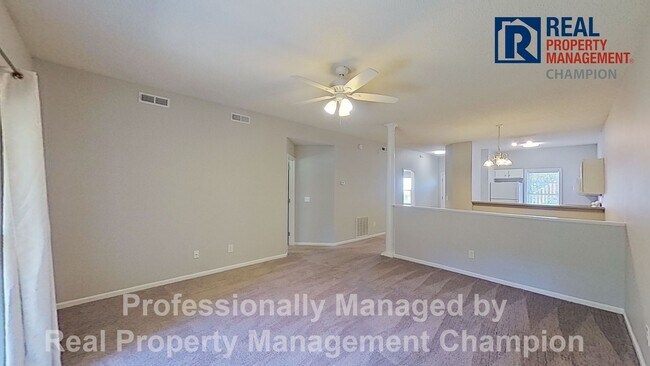 Building Photo - Ground Level Condo with Community Pool