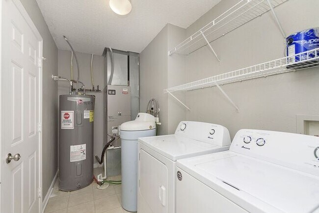 Building Photo - Newly Refurbished 3-Bedroom Ranch in Noblesville!