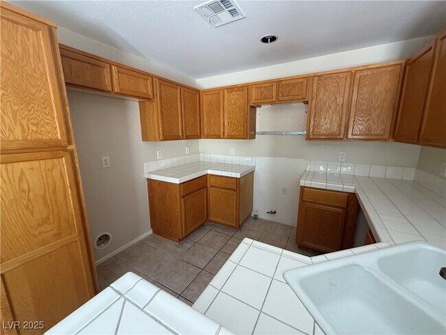 Building Photo - 8126 W Dracopus Ave