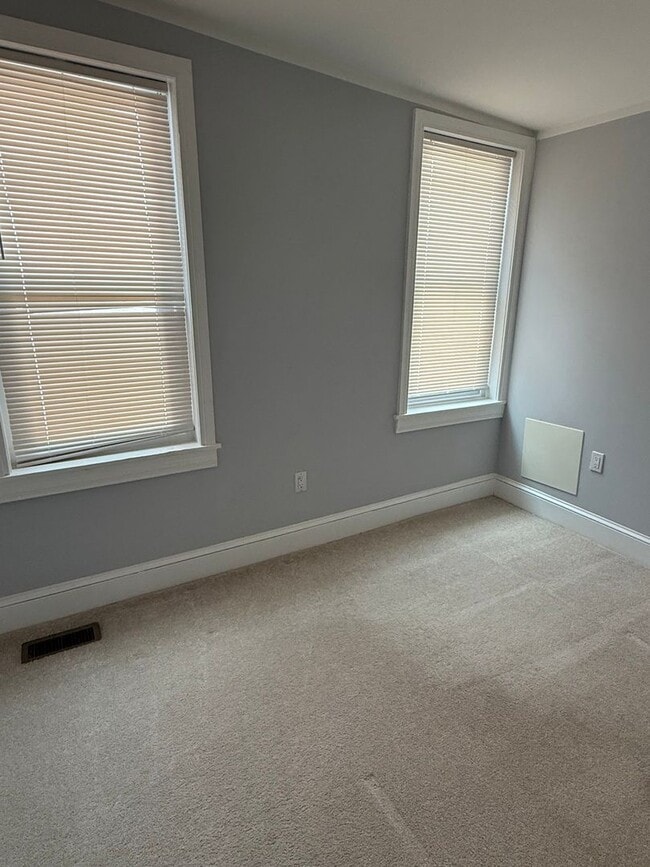 Building Photo - Spacious 3-Bedroom 1.5-Bathroom Home in Po...