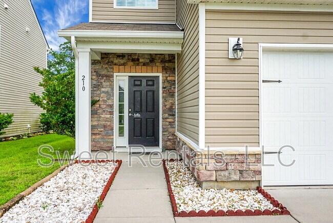 Building Photo - 210 Daniels Creek Cir