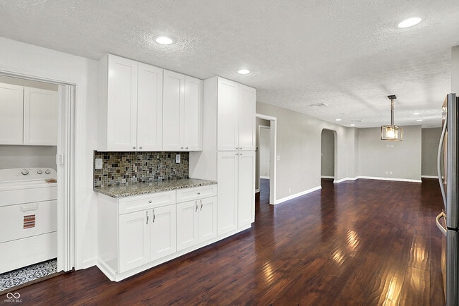 Building Photo - 301 W Pierce St