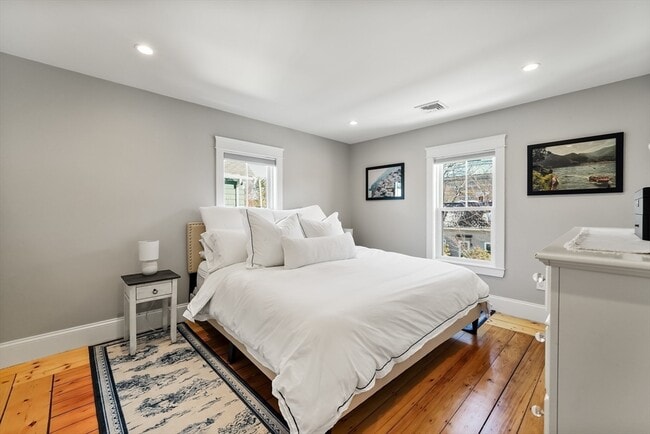 Building Photo - 814 Main St