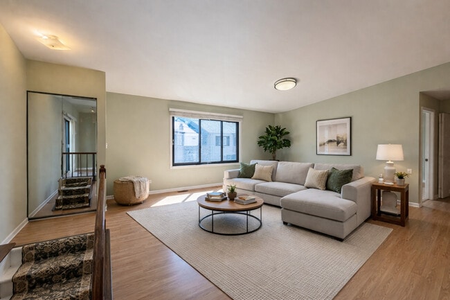 Building Photo - 380 Pierce Ct