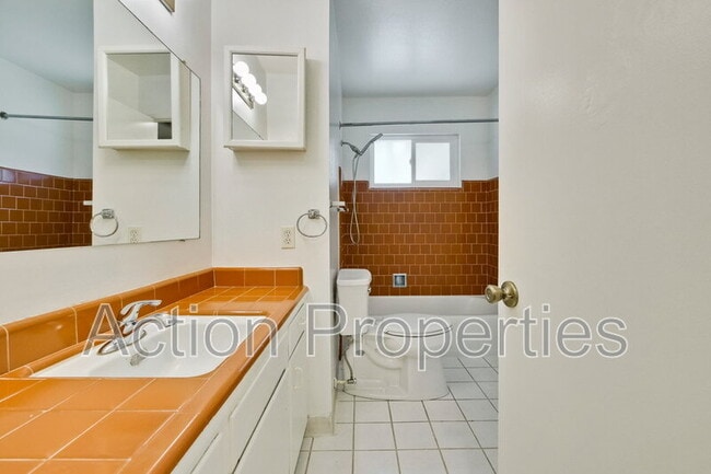 Building Photo - 1062 Kelly Dr