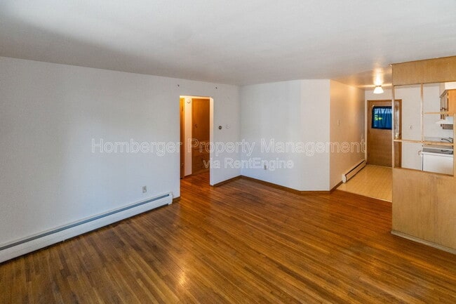 Building Photo - 807 W Alice Ave