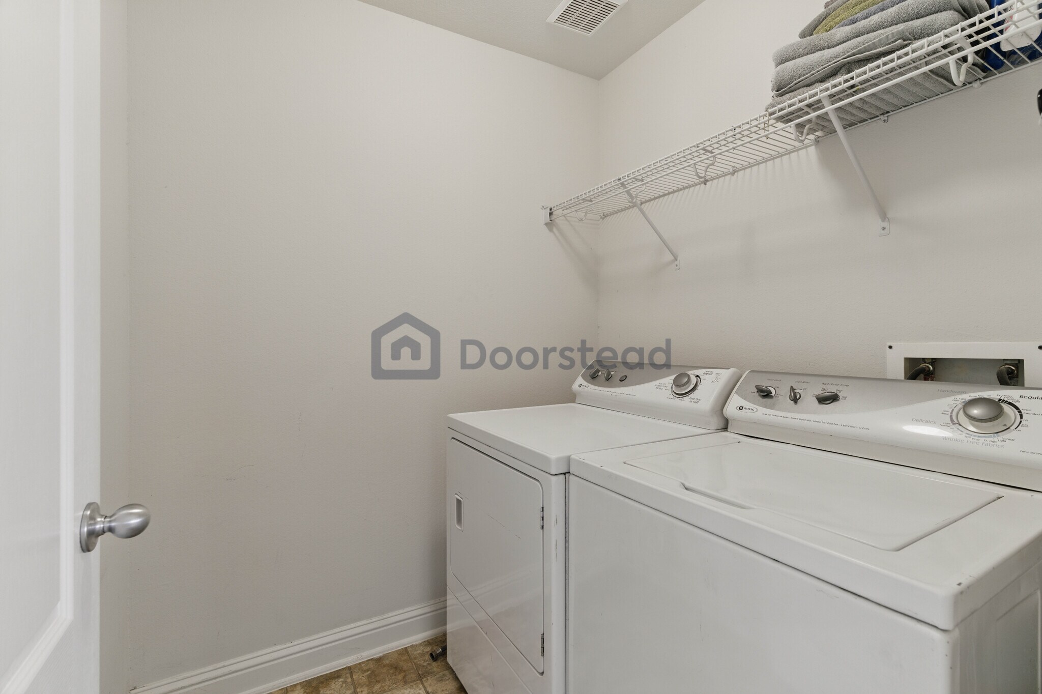 Building Photo - 16030 Summerville Lake Dr