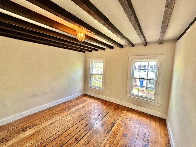 Building Photo - Glamorous Georgetown 2 Bedroom 1 Bath Historic Row Home with Patio -East Village