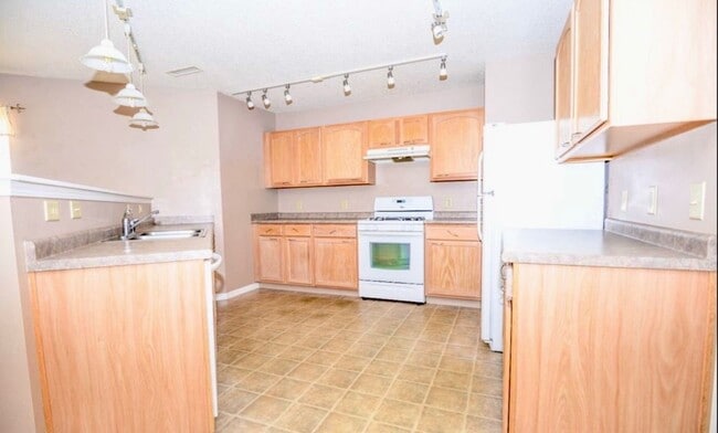 Building Photo - SPACIOUS 2 STORY HOUSE