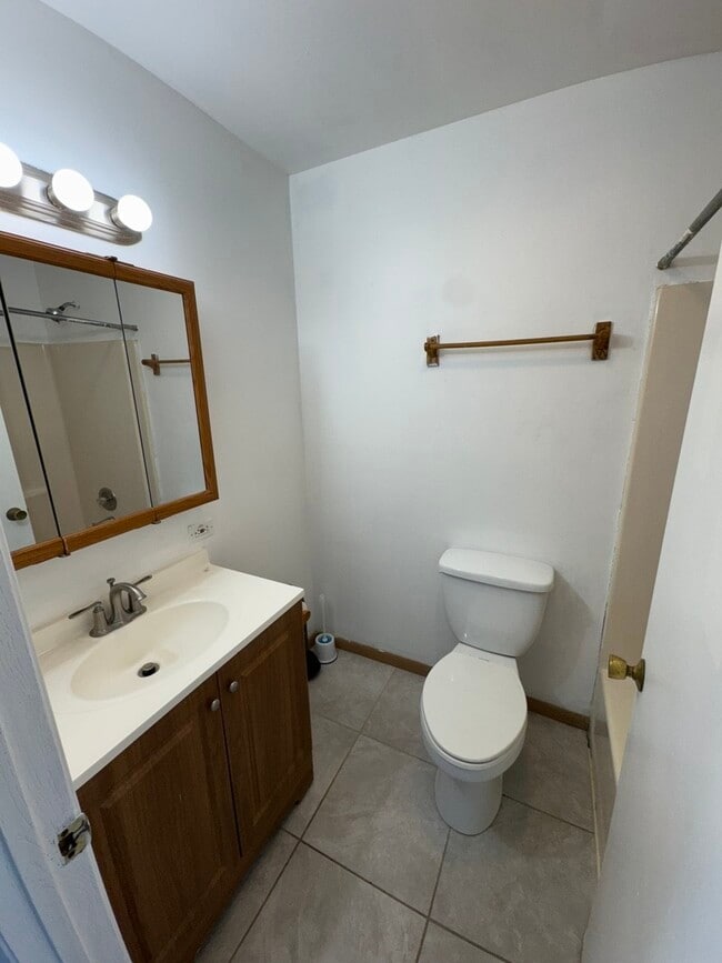 Building Photo - 420 Meadow Green Ln