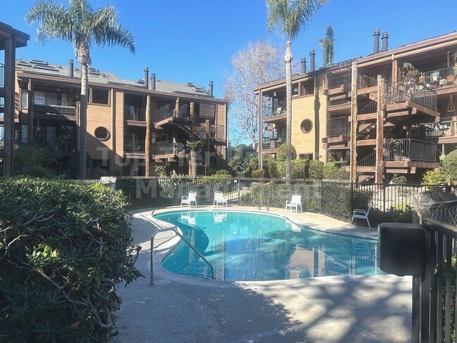 Building Photo - **Beautiful, Fully-Furnished 2 bed / 2.5 bath Townhome in Coastal Carlsbad - Available NOW**