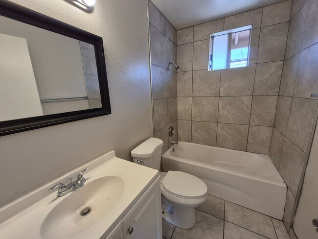 Building Photo - 122