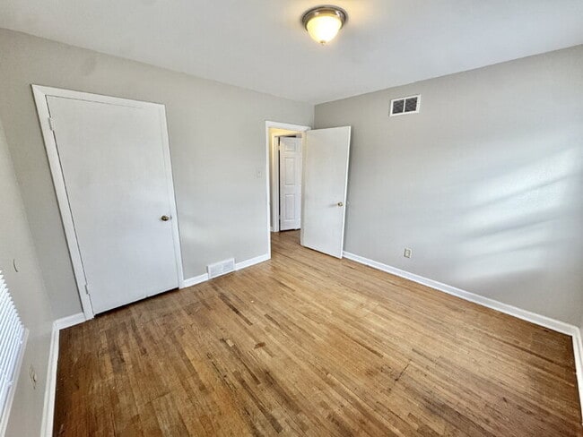 Building Photo - 3594 W Sutton Dr