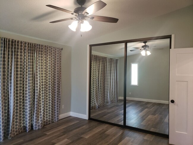 Building Photo - Beautifully Updated Single Level