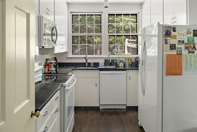 Building Photo - 117 Brattle St