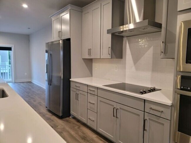 Building Photo - Like-New, Built in 2022, Gorgeous 2-story 3-Bedroom, 2.5 Bath Condo, located in the heart of Henr...