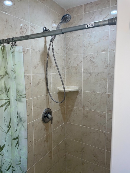 Building Photo - 523 N 5th St