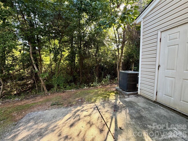Building Photo - 4058 Glenlea Commons Dr