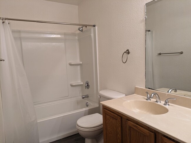 Building Photo - 2881 Huntington Blvd