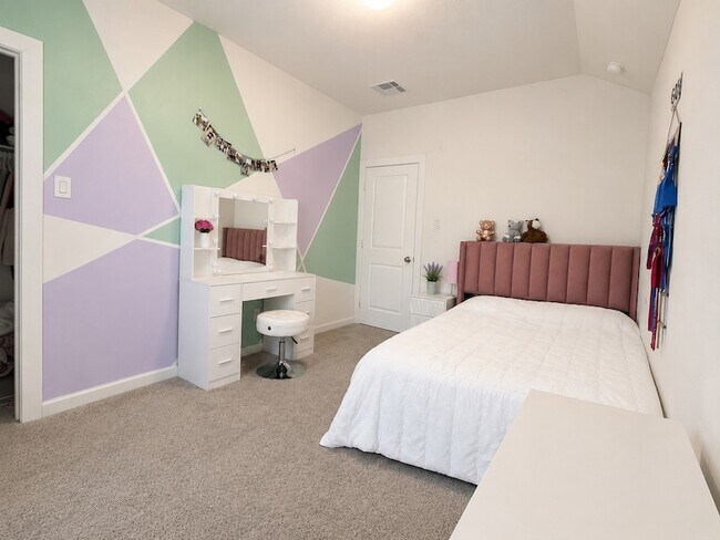 Building Photo - 17111 Crimson Crest Dr