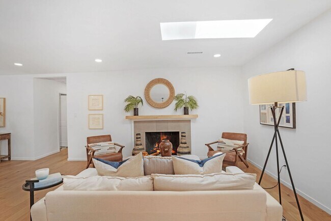 Building Photo - Fully Renovated Orinda Home for Rent, Avai...