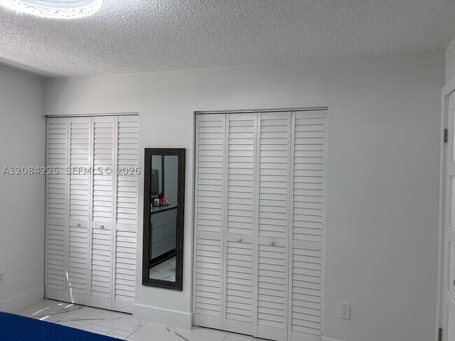 Building Photo - 1148 Grandview Cir