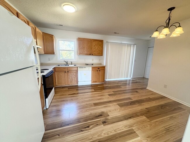 Building Photo - 111 Raintree Run