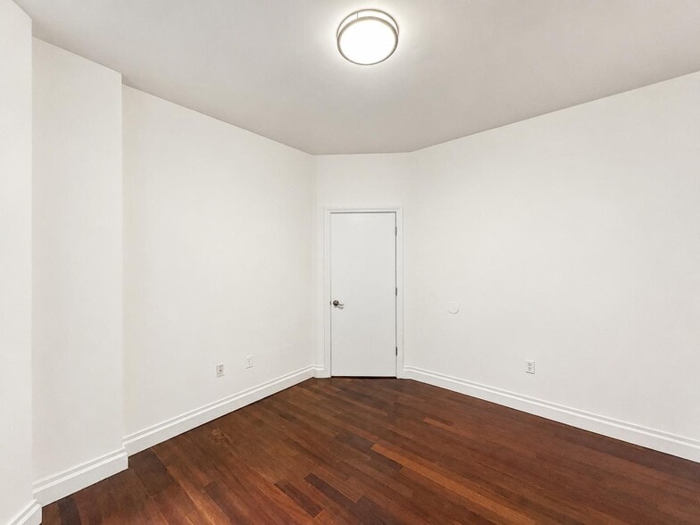 Building Photo - 601 W 137th St