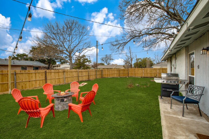 Building Photo - 831 Loganwood Ave