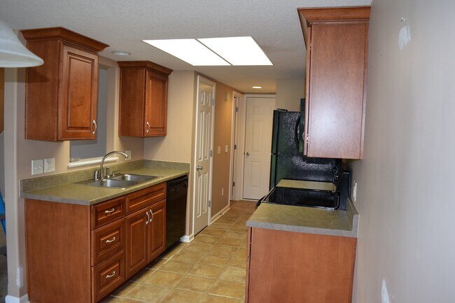 Building Photo - 10039 Oak Trail Rd
