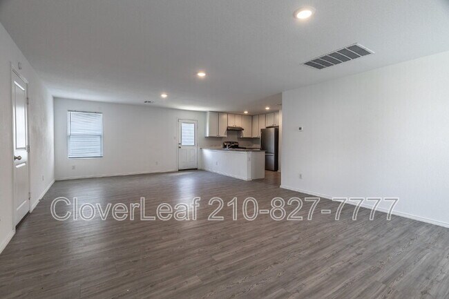 Building Photo - 2822 Millikan Dr
