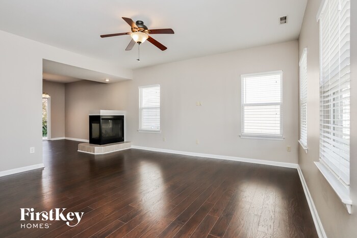 Building Photo - 1027 Glengarry Dr