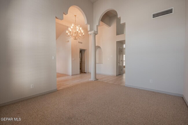 Building Photo - 2066 Paseo Del Prado Dr
