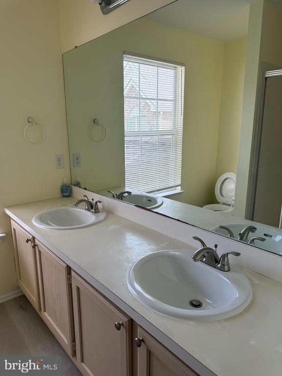 Building Photo - 813 Plymouth Rd