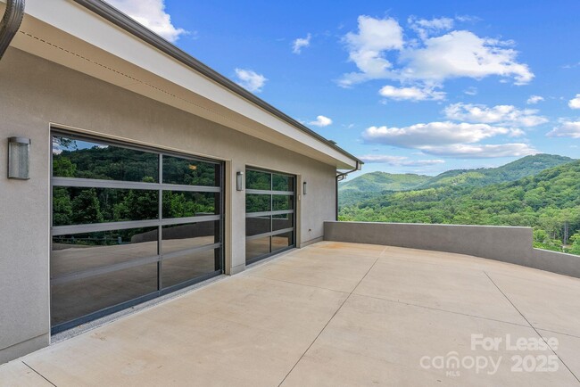 Building Photo - 34 Grovepoint Way
