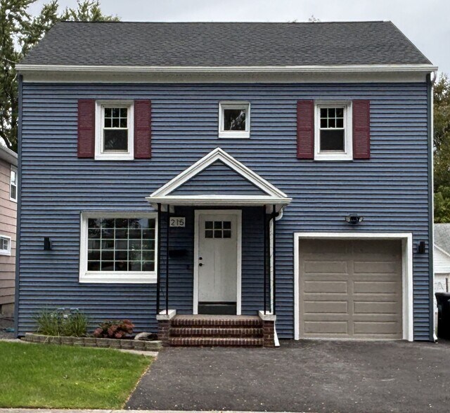 Building Photo - 215 Magnolia Ave