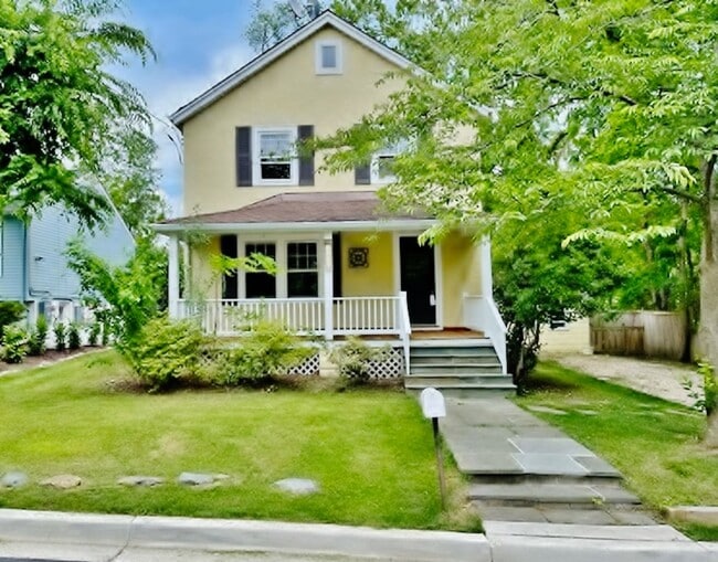 Primary Photo - Beautifully updated single family home in ...