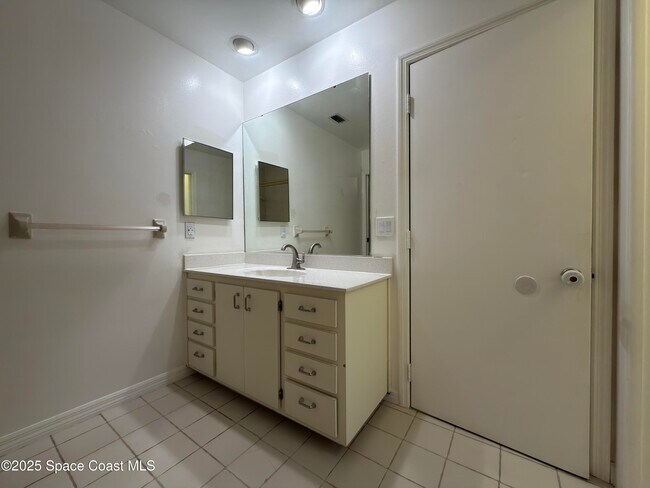 Building Photo - 4120 Ponds Dr