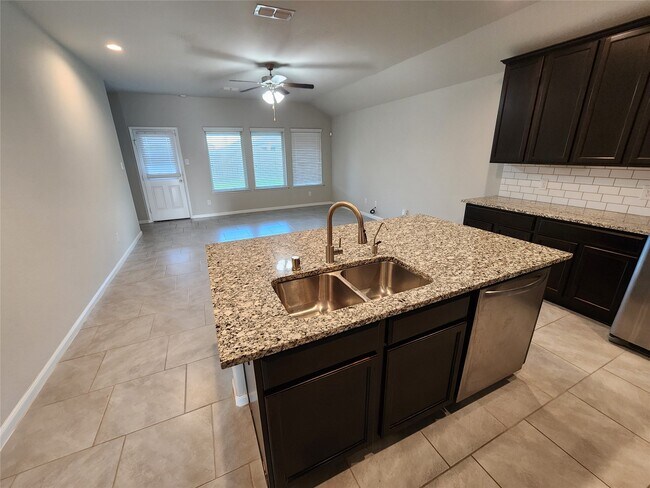 Building Photo - 1310 Central Heights Dr