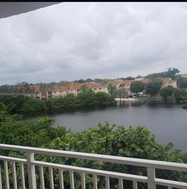 Building Photo - 6960 Miami Gardens Dr